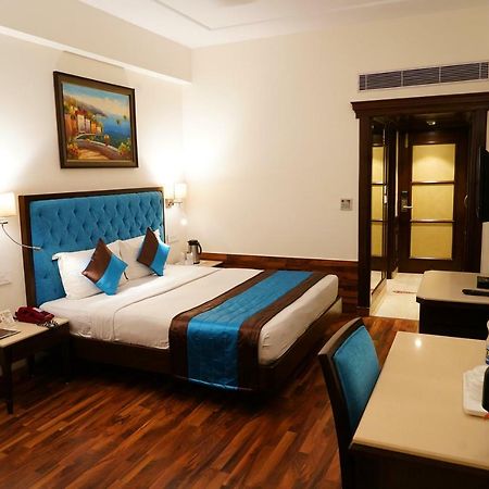 Hotel Park Grand Chandīgarh Esterno foto