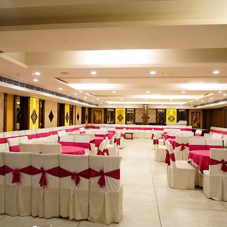 Hotel Park Grand Chandīgarh Esterno foto
