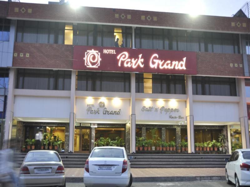 Hotel Park Grand Chandīgarh Esterno foto