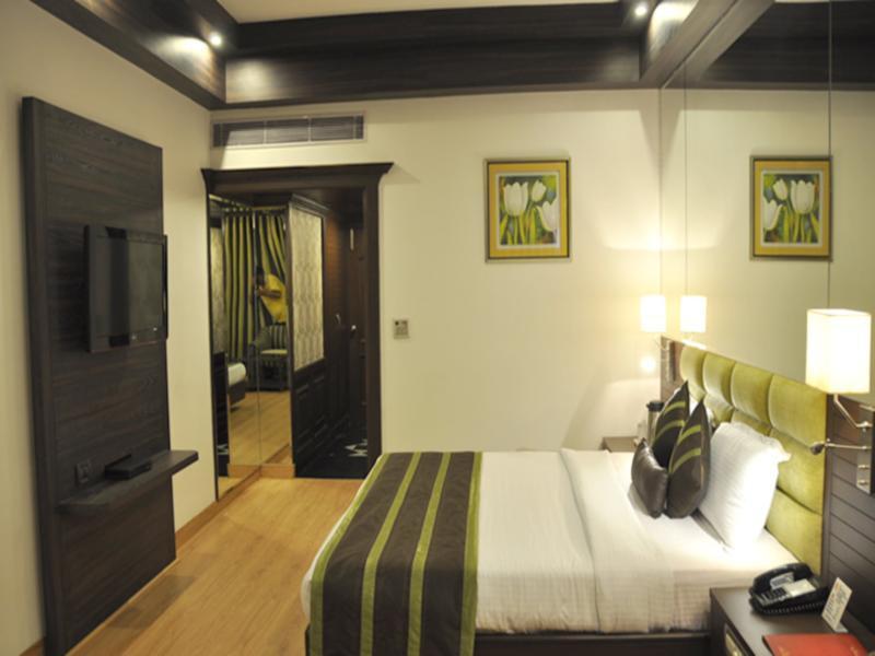 Hotel Park Grand Chandīgarh Esterno foto