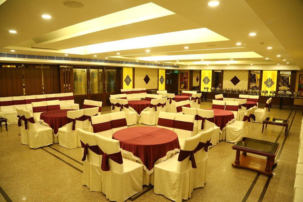 Hotel Park Grand Chandīgarh Esterno foto