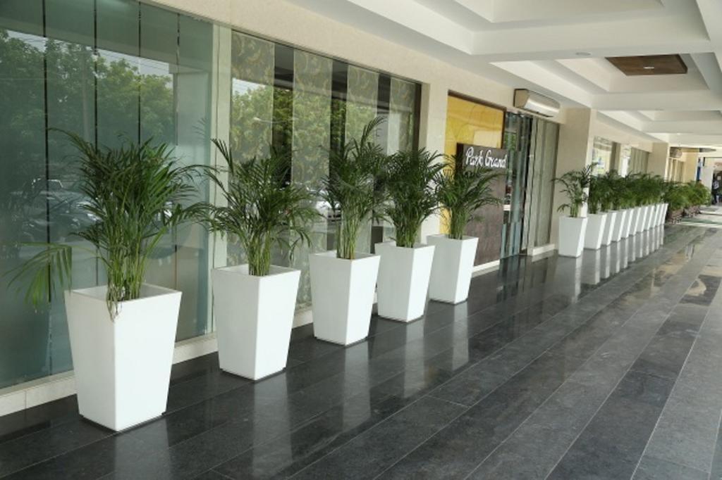 Hotel Park Grand Chandīgarh Esterno foto