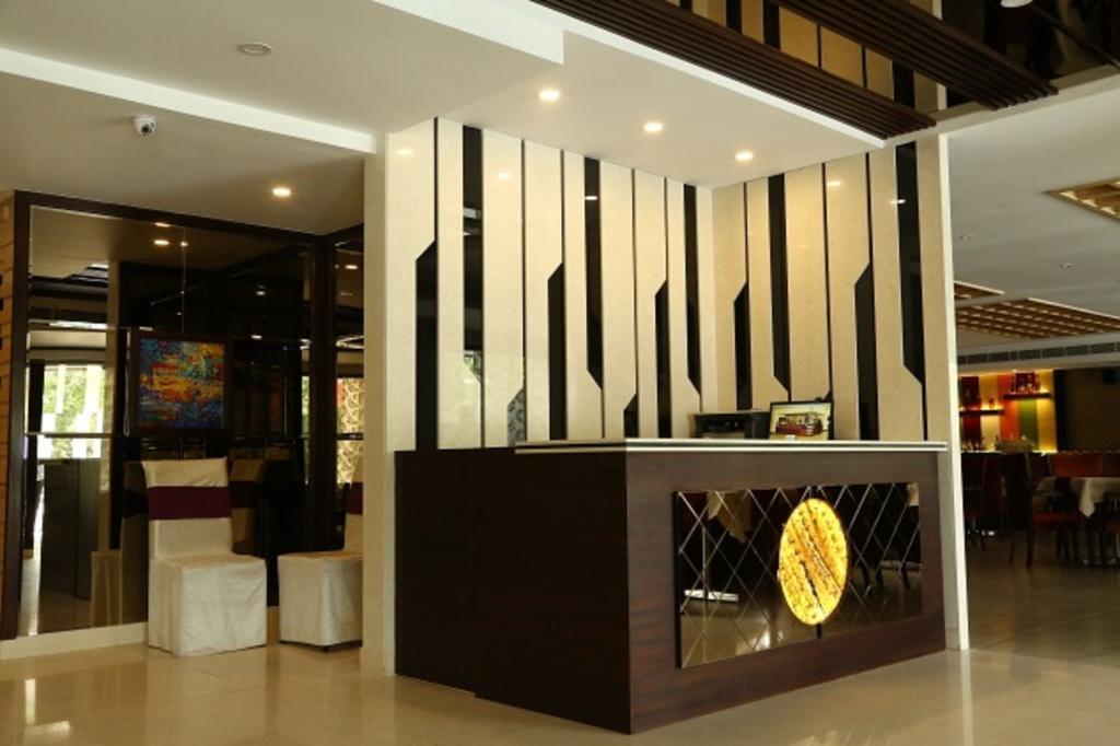 Hotel Park Grand Chandīgarh Esterno foto