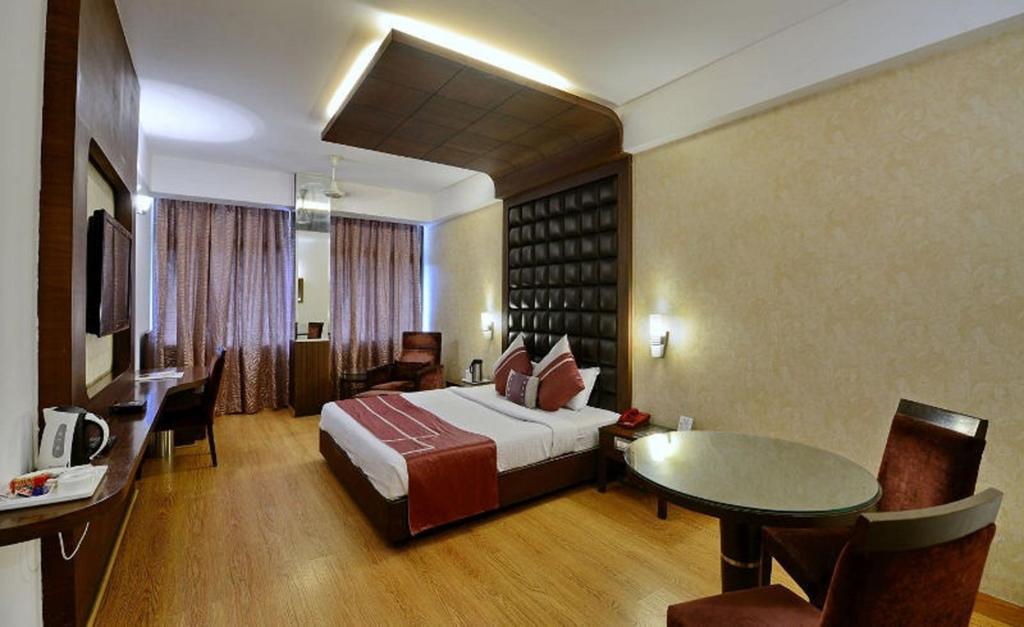 Hotel Park Grand Chandīgarh Esterno foto