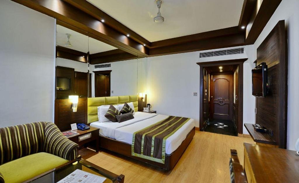 Hotel Park Grand Chandīgarh Esterno foto