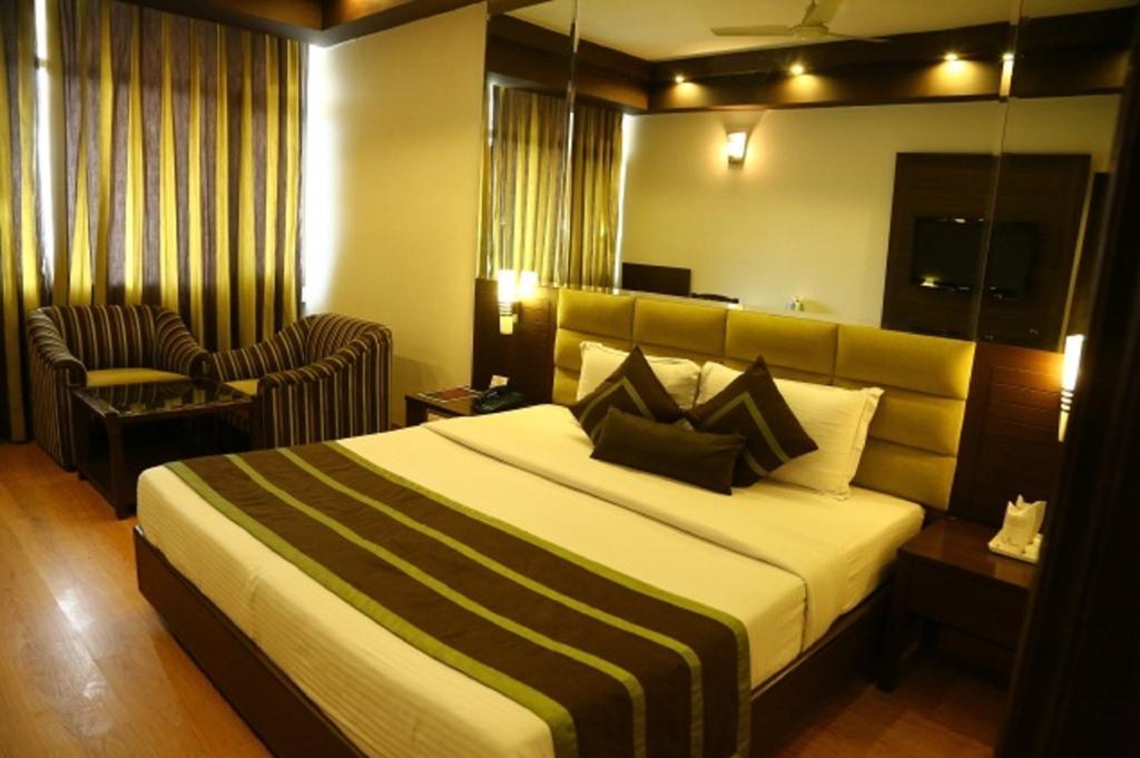 Hotel Park Grand Chandīgarh Esterno foto