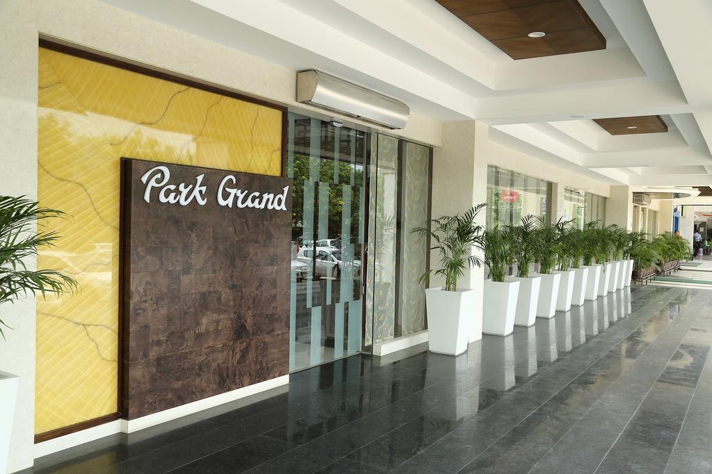 Hotel Park Grand Chandīgarh Esterno foto
