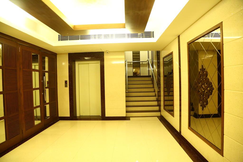 Hotel Park Grand Chandīgarh Esterno foto