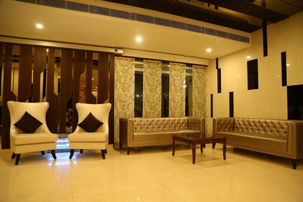 Hotel Park Grand Chandīgarh Esterno foto