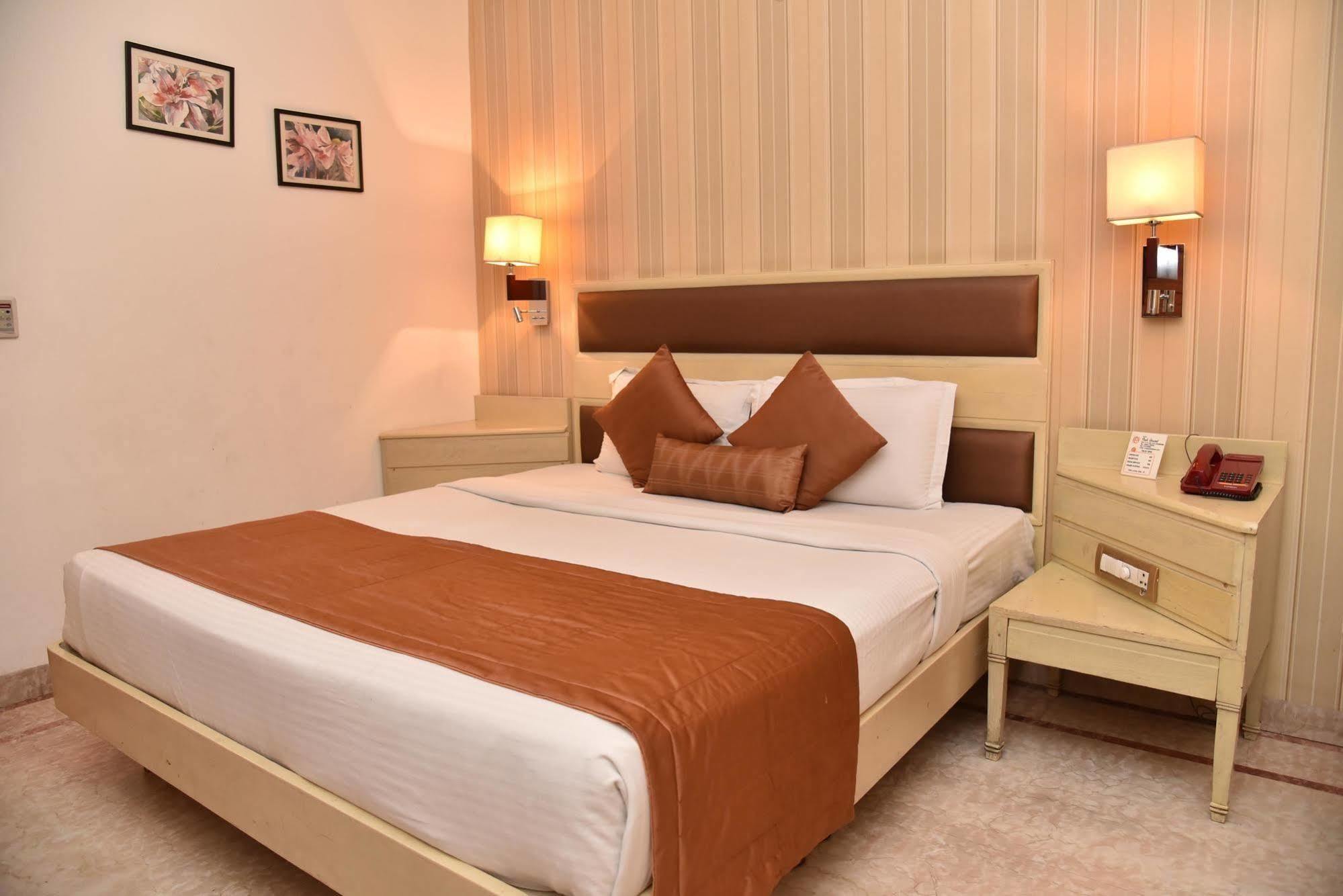 Hotel Park Grand Chandīgarh Esterno foto