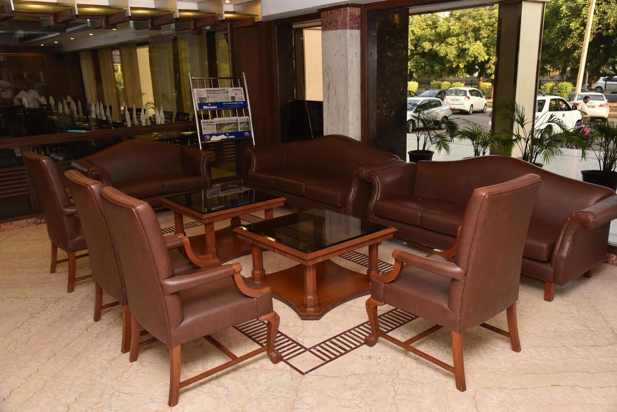 Hotel Park Grand Chandīgarh Esterno foto