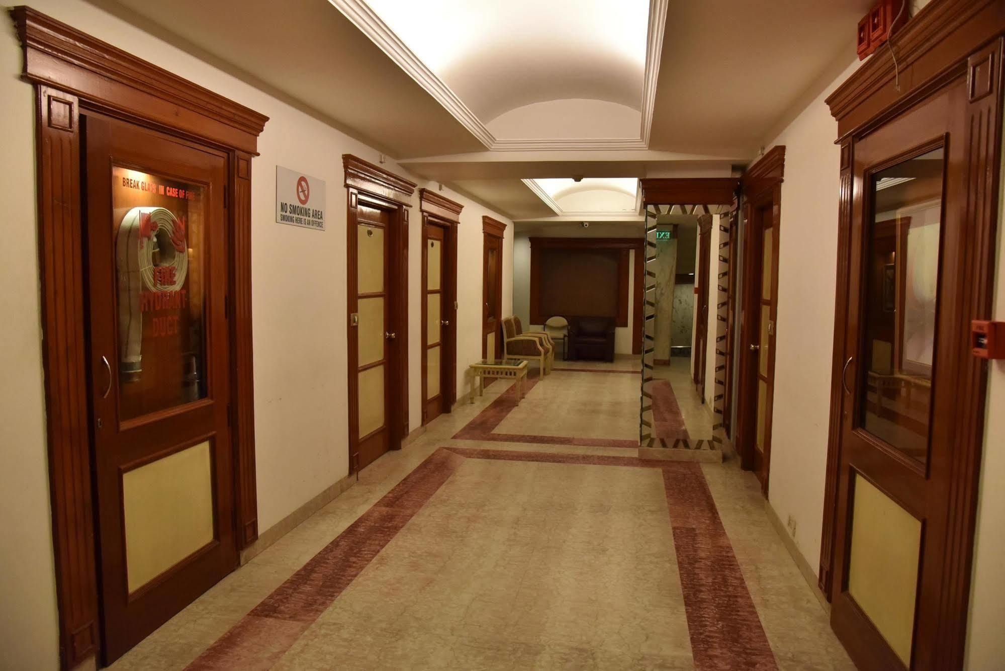 Hotel Park Grand Chandīgarh Esterno foto