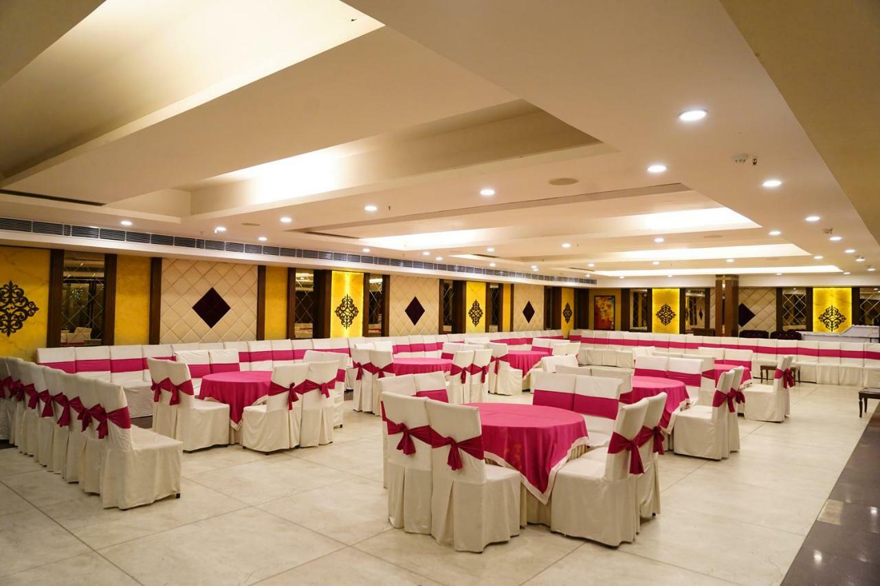 Hotel Park Grand Chandīgarh Esterno foto