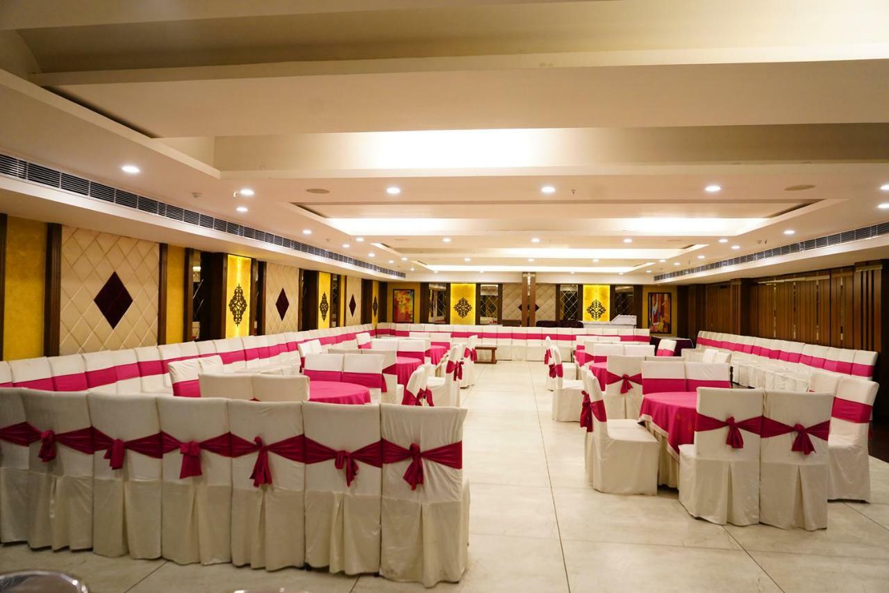 Hotel Park Grand Chandīgarh Esterno foto